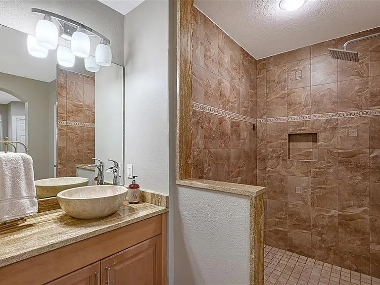1921 Monte Carlo Dr #302 — Photo 18