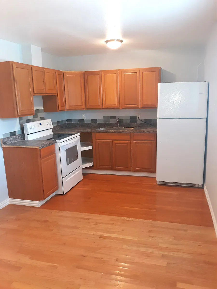 kitchen - 405 Bremser Ave #403-C