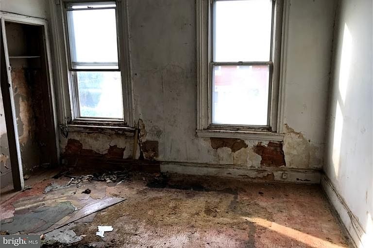 2nd image of 609 W Indiana Ave