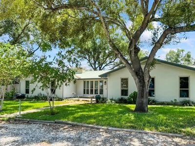 1303 Amy St, George West, TX, 78022
