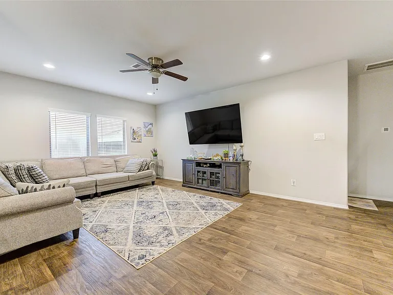 1615 Goose Island Ln — Photo 15