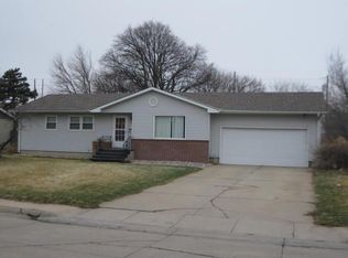 303 W 38th St, Kearney, NE 68845