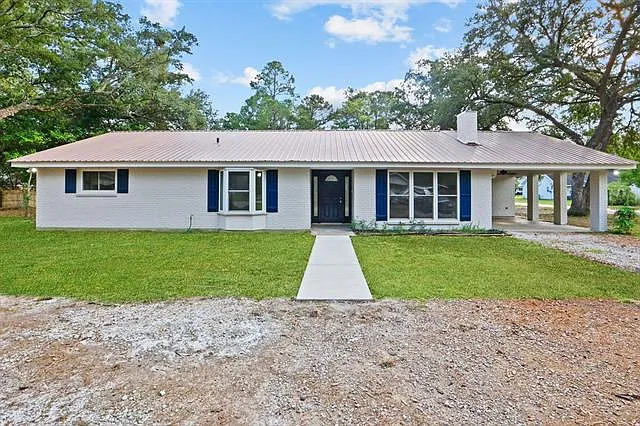 4 bed, 2.0 bath, 1892 sqft, $1,950 — Photo 1