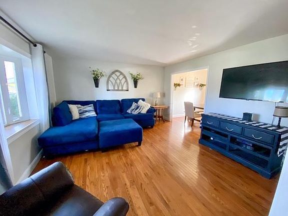 3rd image of 3181 Kingswood Dr