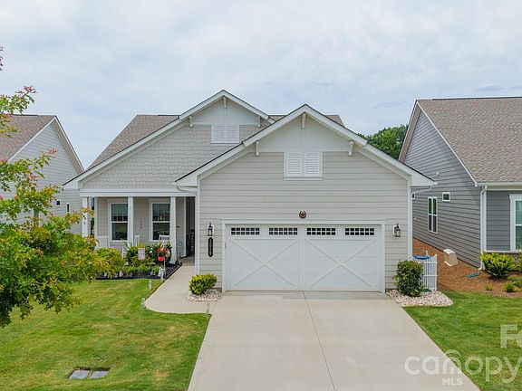 3rd image of 1019 Carlyle Ln