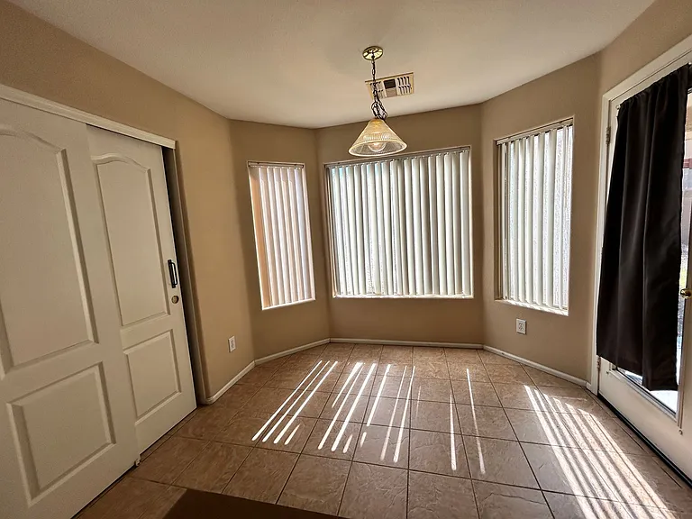 2109 N 109th Ave — Photo 10
