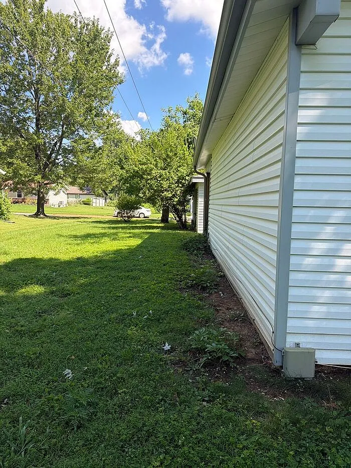 3 bed, 2.0 bath, 1048 sqft, $1,700 — Photo 4