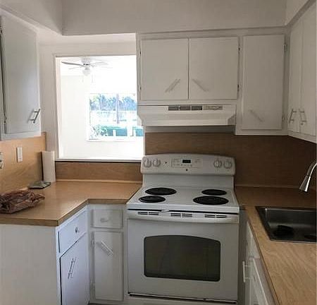 2nd image of 728 NE 14th Ave