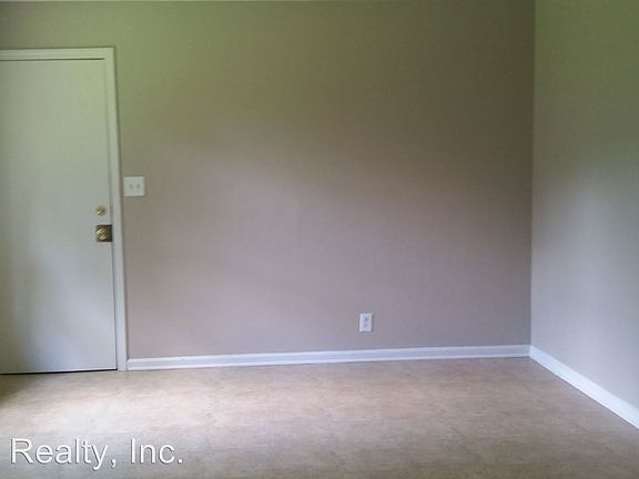 5th image of 702 Ranch Hill Dr