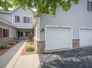 2074 Pine Ridge Ct UNIT F, Grafton, WI 53024