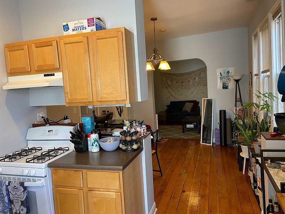 2nd image of 1624 N Honore St APT 1R