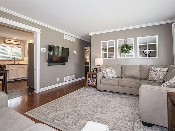 2nd image of 3974 Beavercreek Cir
