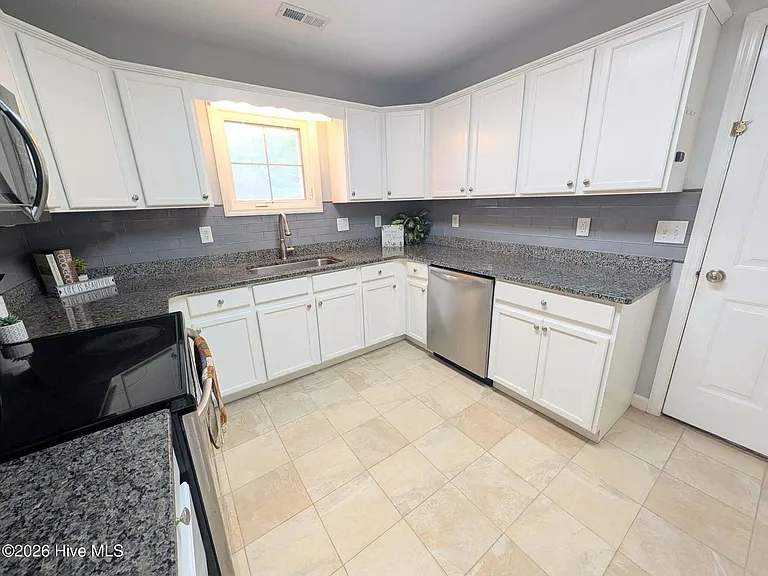 39 Bedford Cir — Photo 14