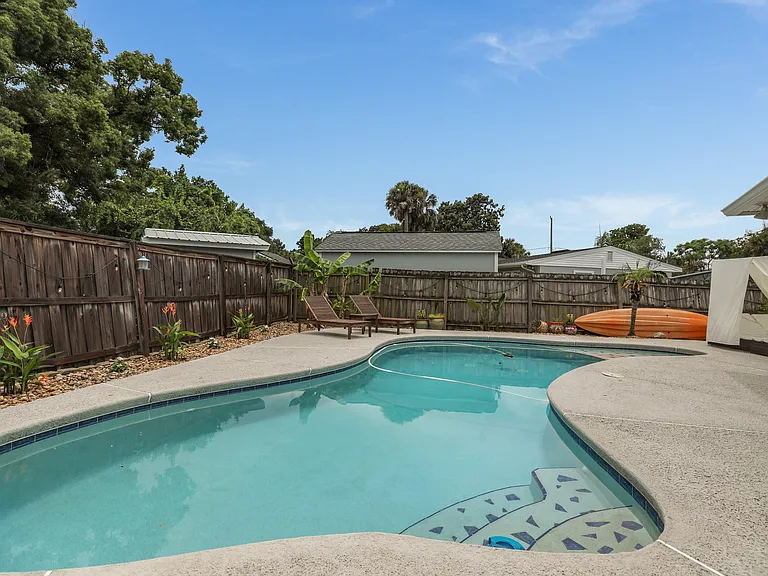 453 Davis St — Photo 19
