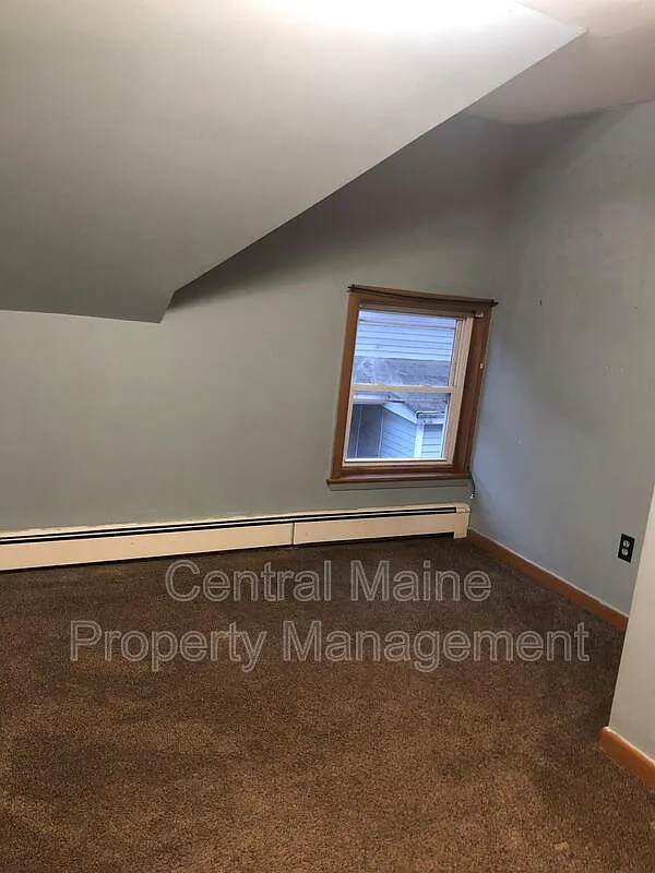 3 bed, 1.0 bath, $1,500 — Photo 4