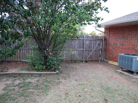 4th image of 801 Garden Grv