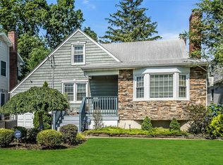 533 Forest Ave, Massapequa, NY 11758
