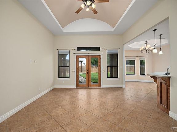 4th image of 616 Dalobo Blvd
