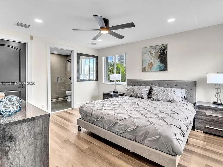 2521 Center Ave — Photo 45