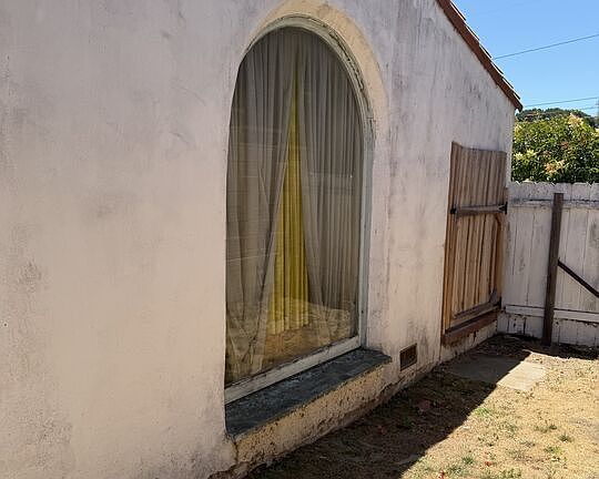 3rd image of 352 Loma Vista St