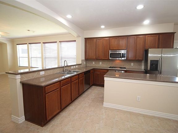 5th image of 4428 W Maple Dr