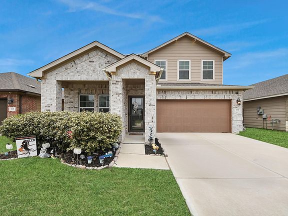 3rd image of 919 Modesto Dr