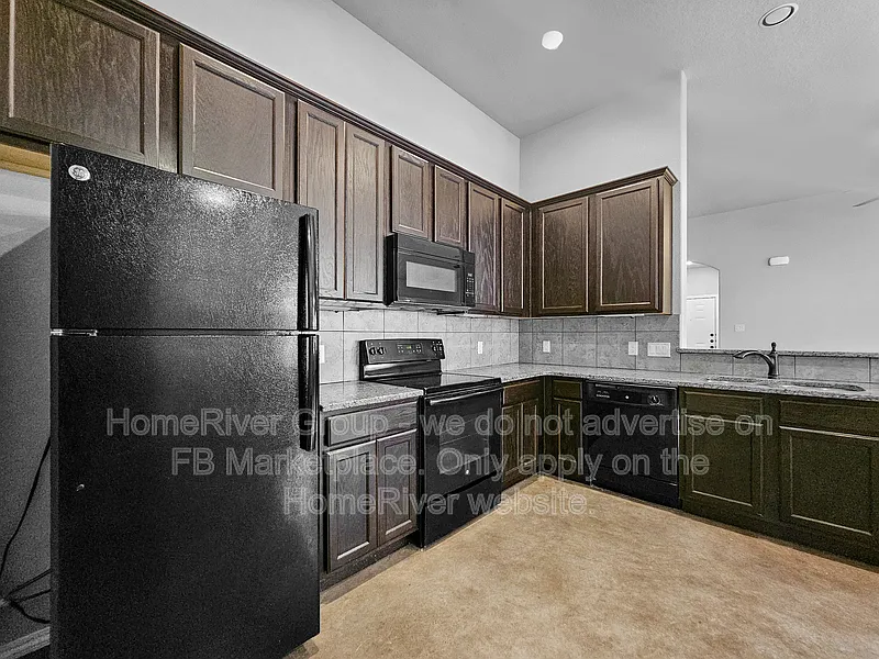 3 bed, 2.0 bath, 1370 sqft, $1,545 — Photo 4