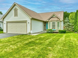122 Cranbrook Ter, Webster, NY 14580