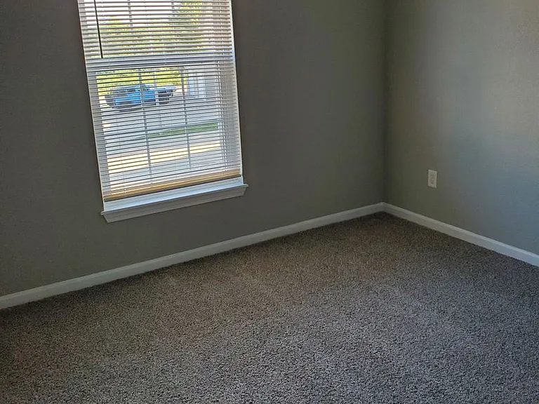 405D SE Brandon Ct — Photo 3