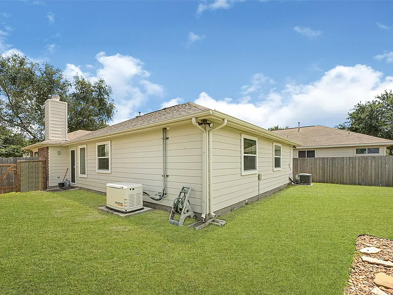 1807 Strongs Ct — Photo 22