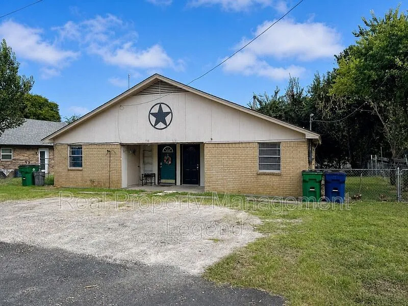2 bed, 1.0 bath, 950 sqft, $1,250 — Photo 2