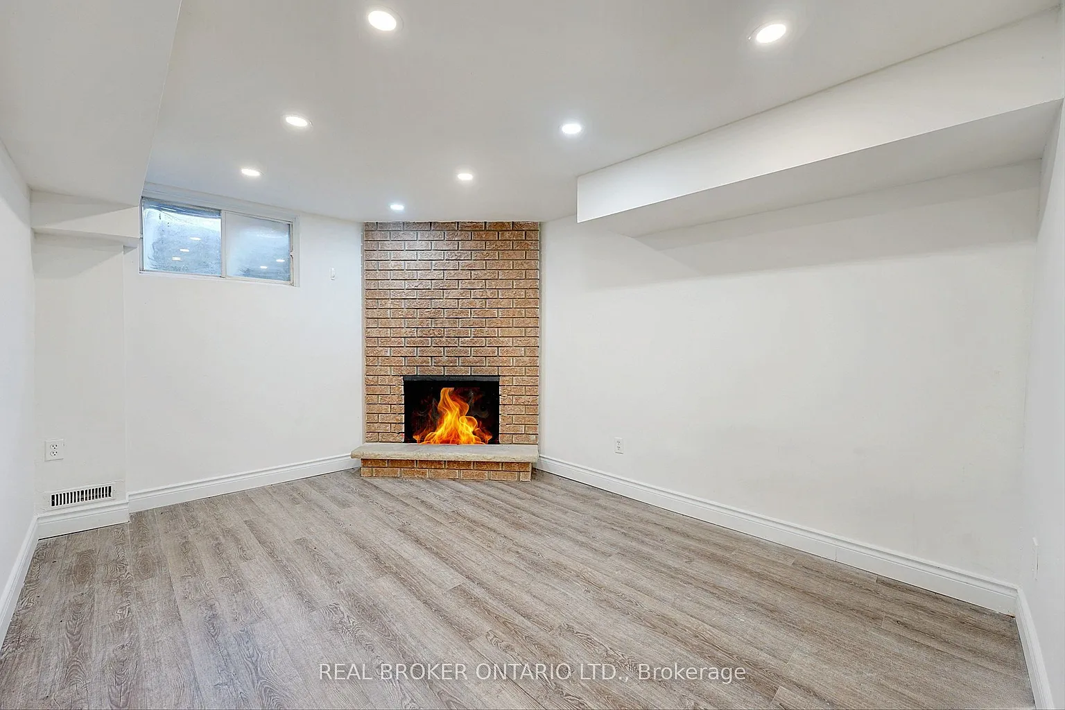 1098 Sawgrass Cres #Basement photo 1