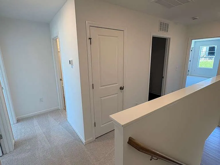 425 Venetian Dr — Photo 4