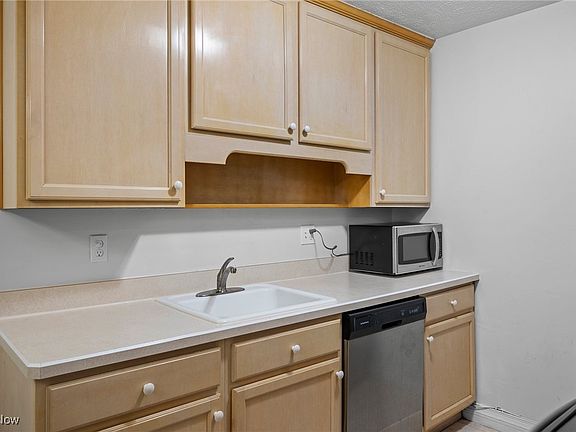 3rd image of 16460 Heather Ln APT 102
