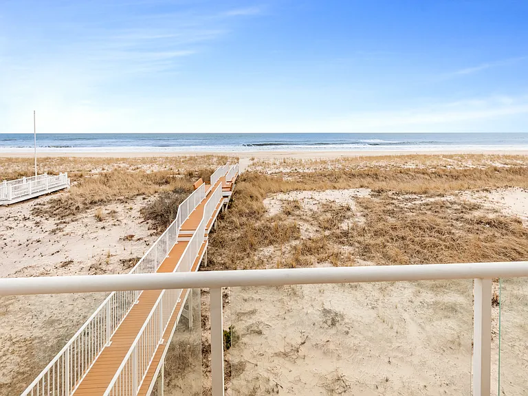915 Dune Rd — Photo 42