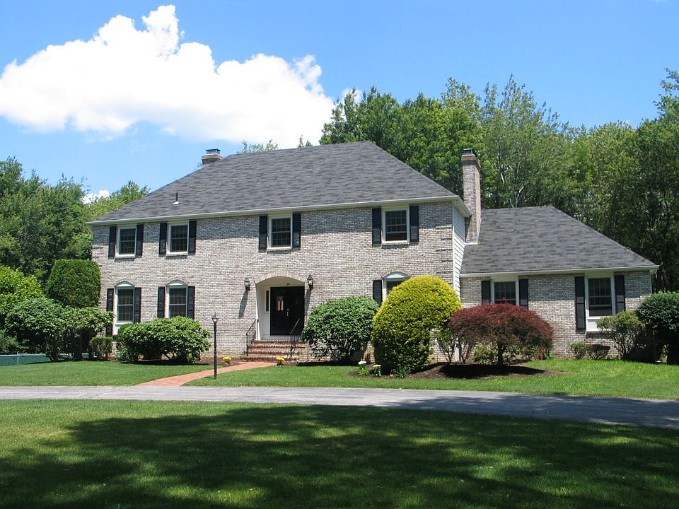 1st image of 40 Woodbridge Dr