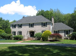 40 Woodbridge Dr, East Greenwich, RI 02818