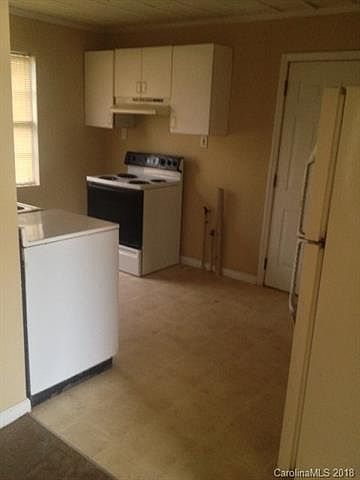 2nd image of 910 Sanborn St