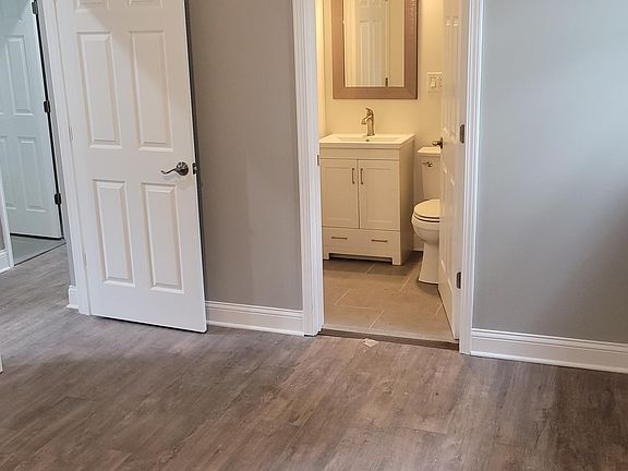 5th image of 5233 W Ohio St Unit 2