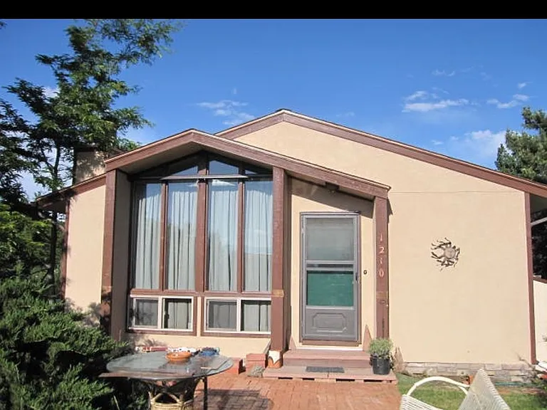 1210 Wicklow St — Photo 4