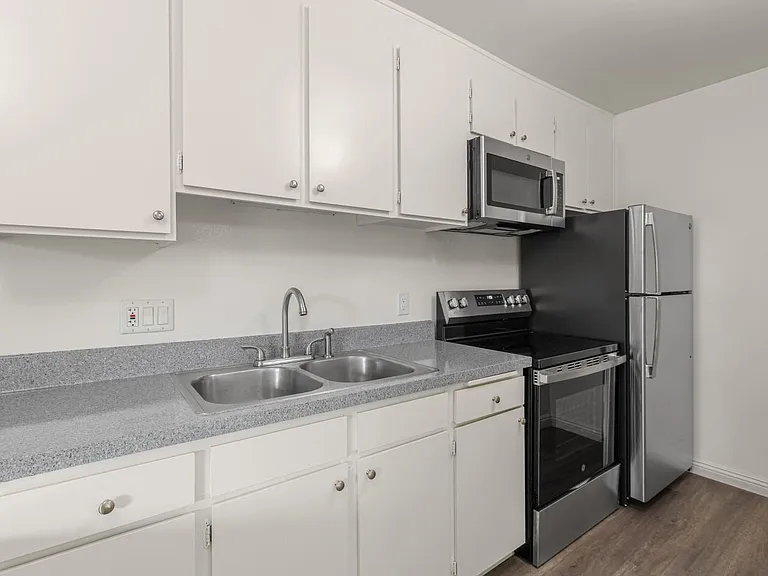 Park Place Apartments — Photo 25