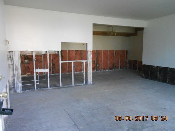 4th image of 19325 Oakwood Ave
