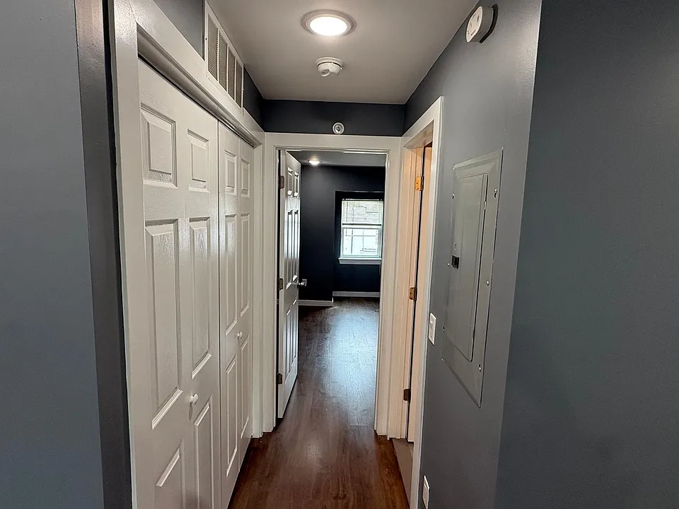 21 E School House Ln