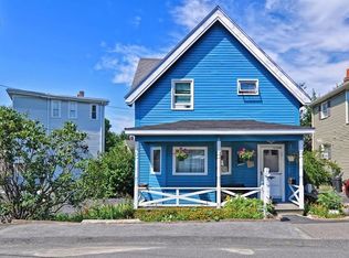 28 Crescent St, Swampscott, MA 01907