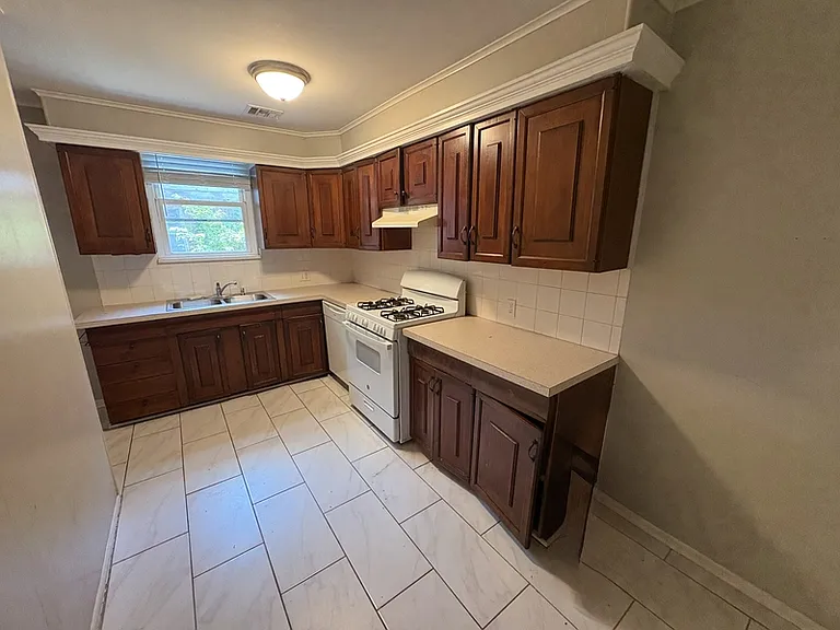 3318 E Jasper St — Photo 2