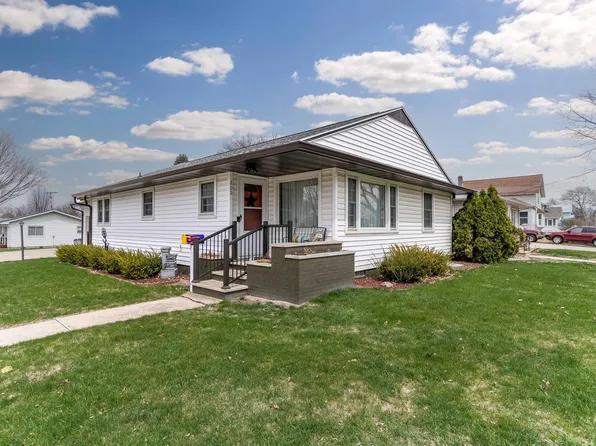 209 G Ave, Grundy Center, IA 50638