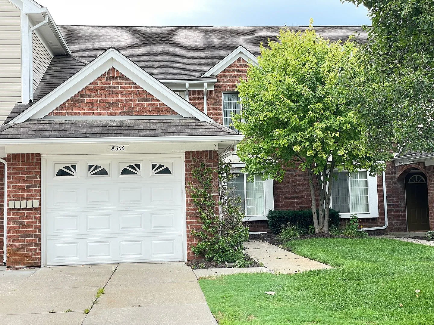 2-Bedroom, 2-Bath with Att. Garage in Shelby Township — Photo 1