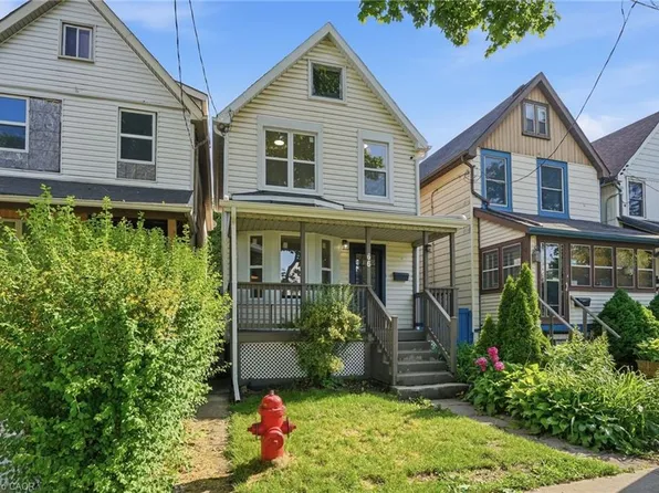 66 Mars Ave, Hamilton, ON L8L 3V9