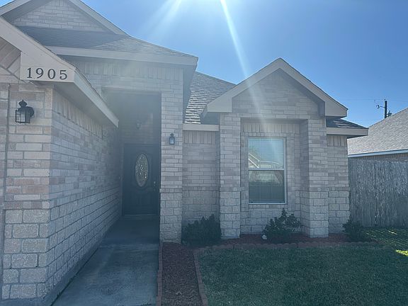 2nd image of 1905 Kelly Ln