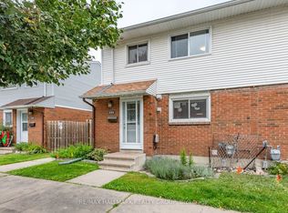 1045 Morrison Dr #121, Ottawa, ON K2H 7L2